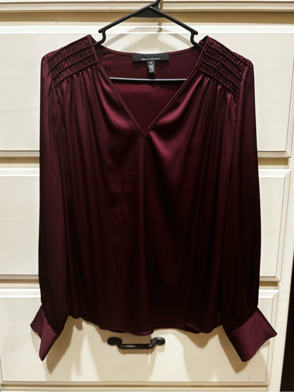 White House Black Market Women's Burgundy V-Neck Long Sleeve Blouse Small